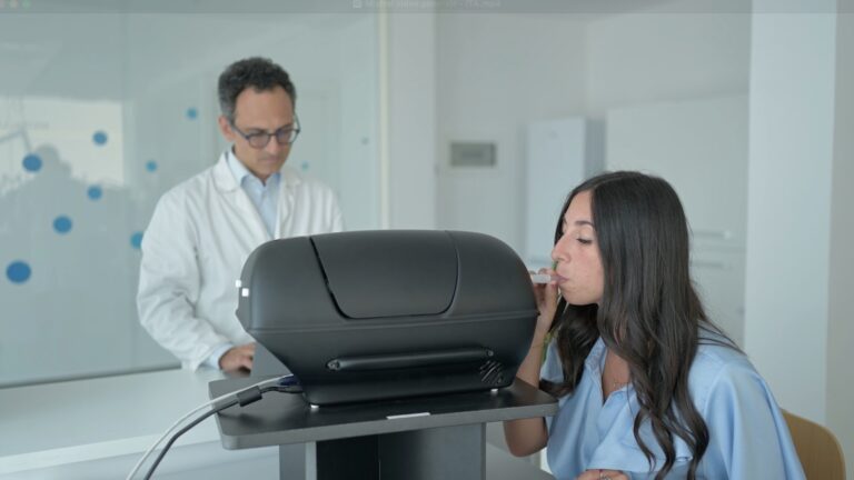 Tumore alla prostata, a Napoli parte uno studio innovativo: diagnosi precoce attraverso l’analisi del respiro