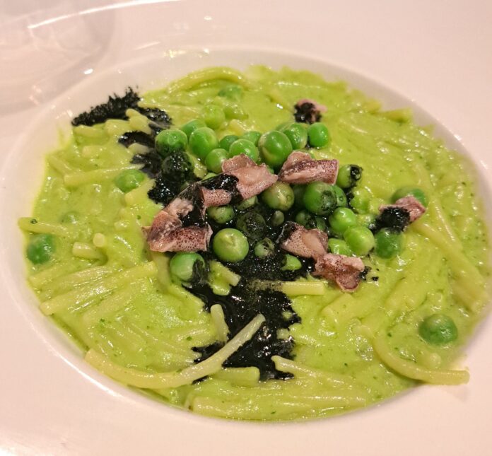 Piselli Centogiorno con nero di seppia e Colatura di alici di Cetara DOP foto 3