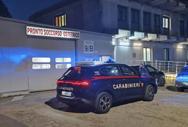 Ercolano, accoltella coinquilino per gelosia: arrestato 62enne