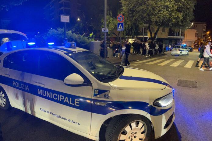 Polizia municipale Pomigliano d’Arco blocca ladro d’auto in flagranza