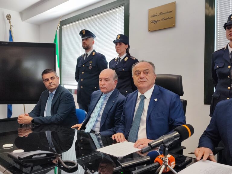 Immigrazione clandestina, 45 misure cautelari nel Napoletano: coinvolti tre avvocati, un poliziotto e la camorra