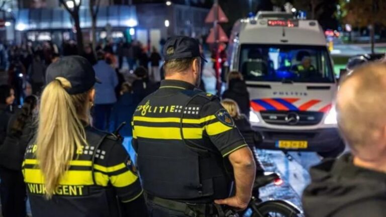 Eindhoven, espulsi i 180 tifosi del Napoli fermati nella notte: annullati i biglietti e segnalazioni alla Questura