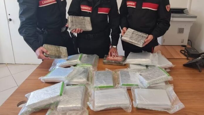 Tufino, Nola, Napoli, cocaina, droga, Carabinieri, arresto, cronaca, traffico stupefacenti