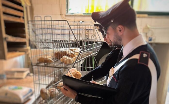 Carabinieri Soccavo – sequestro di pane e salumi in panifici abusivi