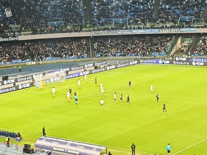 Coppa Italia, il Napoli vince ai rigori contro il Cagliari e passa ai quarti di finale