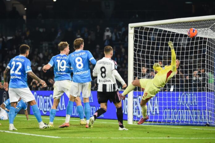 Serie A, il Napoli domina e batte la Juventus 2 a 1