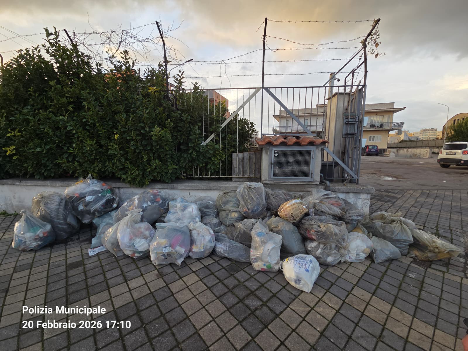 Pomigliano, raccolta differenziata, intensificati i controlli: centinaia di verbali in un mese