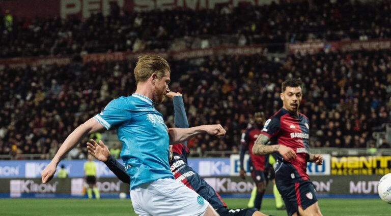 Il Napoli batte il Cagliari e si piazza al secondo posto: decide McTominay