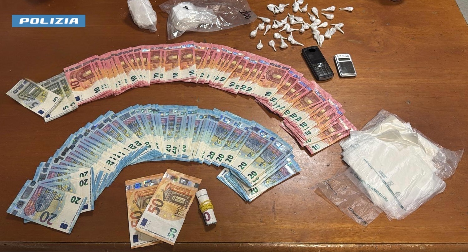 quattro involucri di cocaina addosso e altri 210 grammi di droga a casa arrestato 36enne ad afragola da Primacampania.it quattro involucri di cocaina addosso e altri 210 grammi di droga a casa arrestato 36enne ad afragola