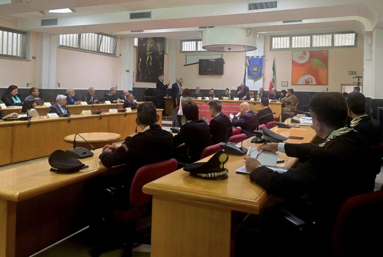 Terra dei Fuochi, tavolo istituzionale a Casoria con comitati, Prefetto e forze dell’ordine