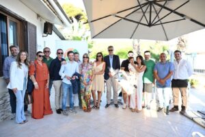 Castellabate, consegnato il nuovo defibrillatore a Ogliastro Marina nel ricordo di Tommy