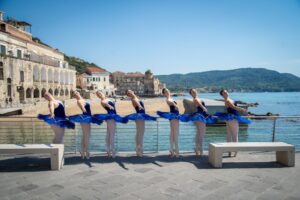 Le ballerine sul mare conquistano i social: il successo dello shooting fotografico della scuola di danza di Maria Falco Le ballerine sul mare conquistano i social: il successo dello shooting fotografico della scuola di danza di Maria Falco