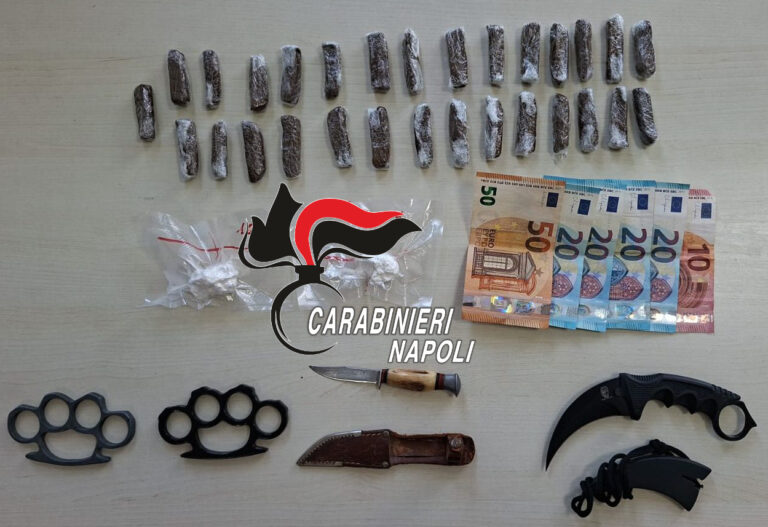 Droga nascosta in casa, arrestate due donne a Napoli