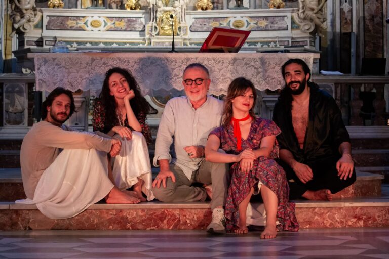Tra teatro e danza, “Mi sfugge di volare” conquista il pubblico di Napoli