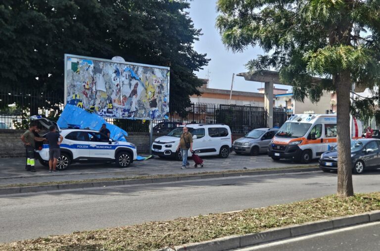 Pomigliano, operaio investito mentre lavora sulle aiuole