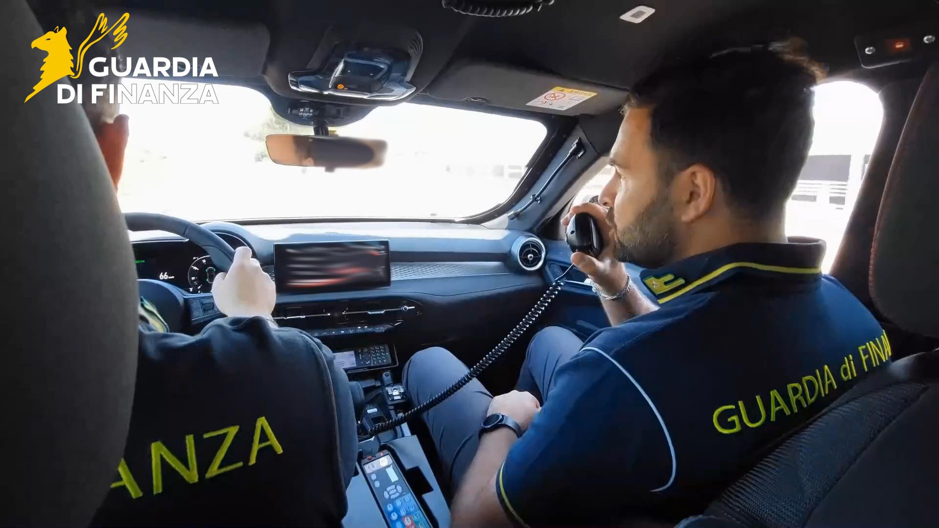 giugliano sequestrate 16 tonnellate di sigarette di contrabbando un arresto da Primacampania.it giugliano sequestrate 16 tonnellate di sigarette di contrabbando un arresto