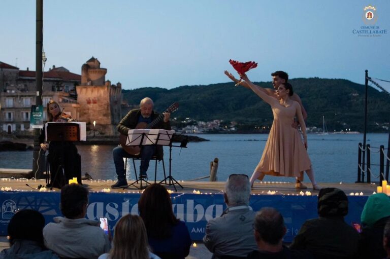 Castellabate, torna la magia di “Ond’a marina-dal tramonto all’alba”: due concerti spettacolari sul molo delle gatte