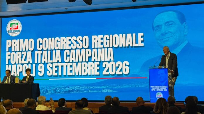 Nicola Caputo durante il suo intervento al Congresso Regionale Forza Italia Campania