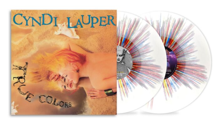 Copertina dell'album True Colors di Cyndi Lauper con due vinili trasparenti e colorati in edizione limitata rainbow sprinkle.