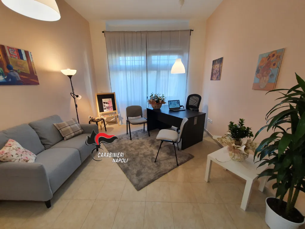 casandrino perseguita l8217ex compagna e si arrampica sul balcone di casa arrestato 53enne da Primacampania.it casandrino perseguita l8217ex compagna e si arrampica sul balcone di casa arrestato 53enne