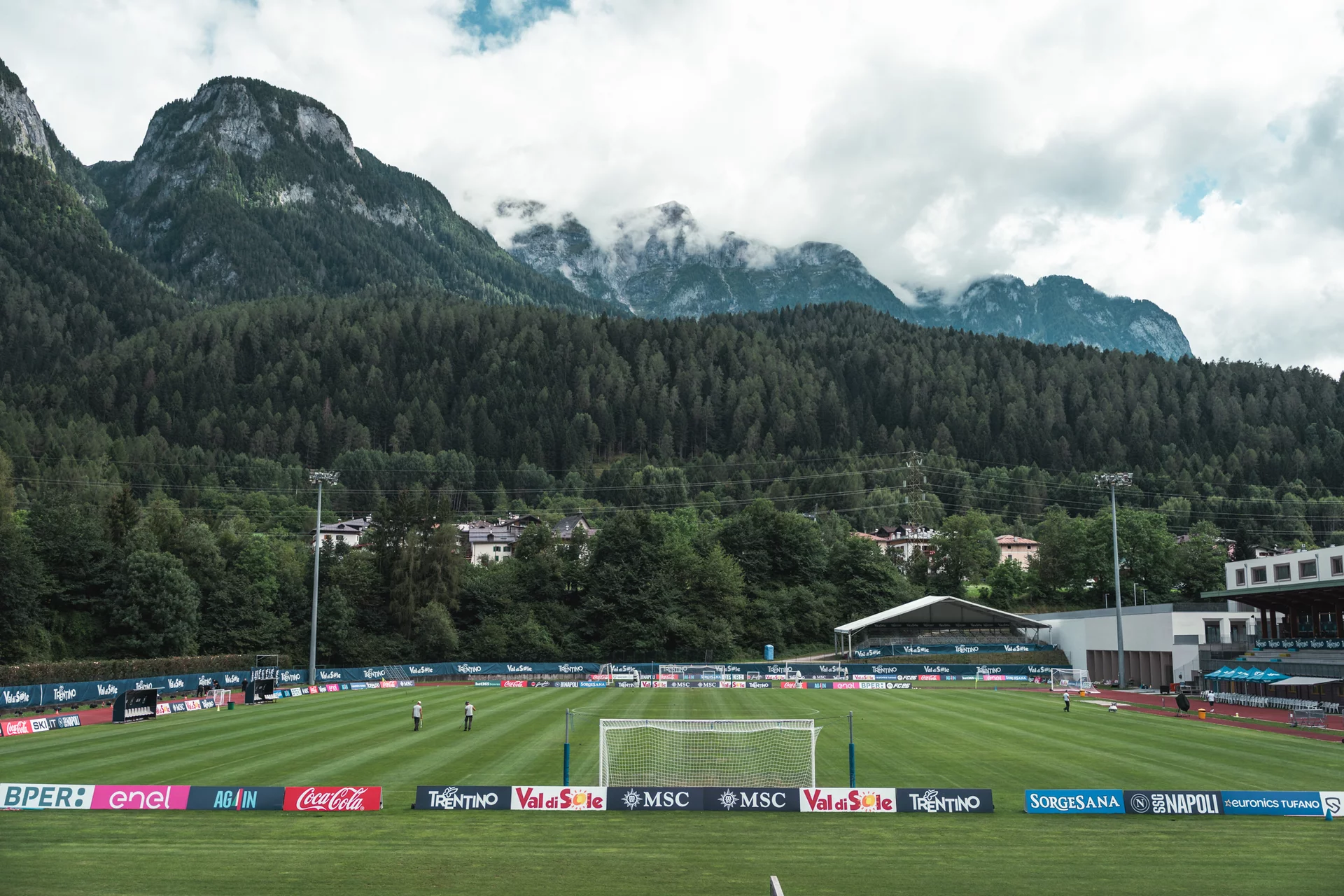 ssc napoli rinnova accordo per il ritiro estivo a dimaro in val di sole da Primacampania.it ssc napoli rinnova accordo per il ritiro estivo a dimaro in val di sole