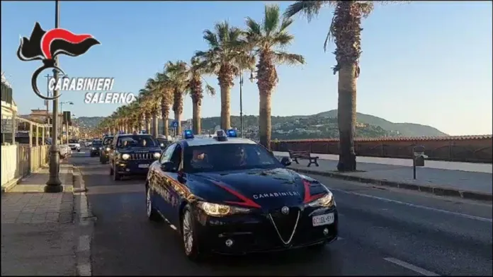 Agropoli, carabinieri impegnati nelle indagini sul ritrovamento di un uomo morto in auto in località Trentova