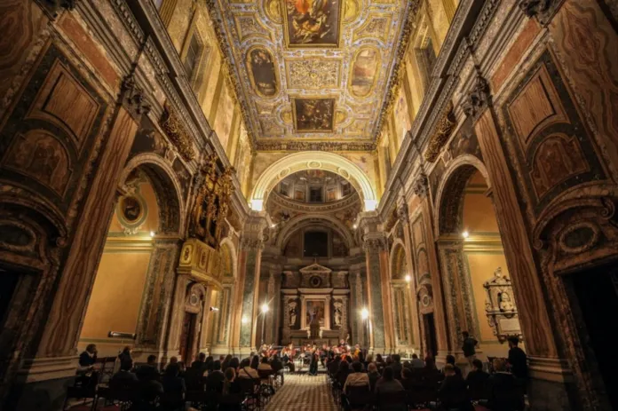Interno della Chiesa dei SS. Marcellino e Festo a Napoli con allestimento per concerto d'orchestra.