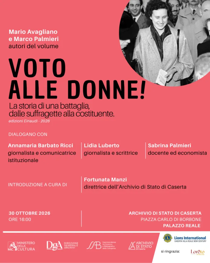 Foto in bianco e nero di donne che partecipano a una manifestazione, simbolo della lotta per il suffragio femminile.