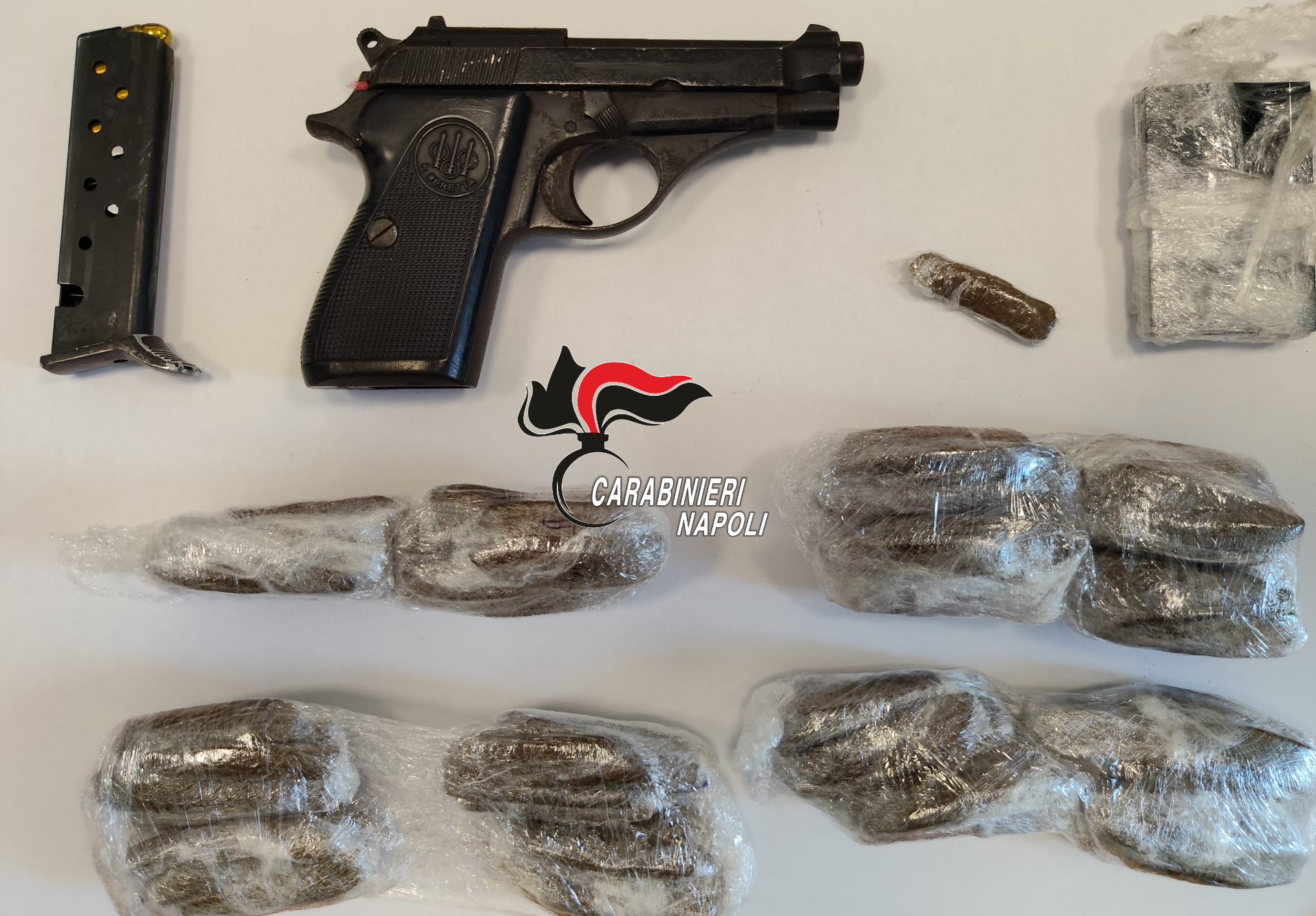 carabinieri trovano pistola e droga durante controlli nei quartieri spagnoli a napoli da Primacampania.it carabinieri trovano pistola e droga durante controlli nei quartieri spagnoli a napoli