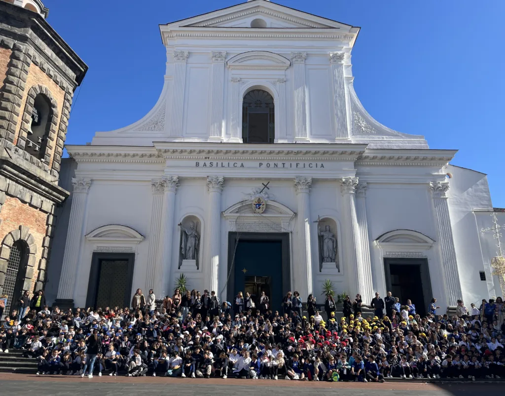 500 studenti celebrano la pace nella basilica di santa croce a torre del greco da Primacampania.it 500 studenti celebrano la pace nella basilica di santa croce a torre del greco