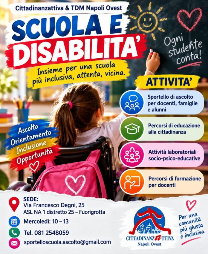 Ragazza con zaino rosa vista da dietro mentre guarda un poster colorato con il testo 